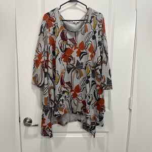 Lightweight 3/4 sweater. Beautiful swing top sweater